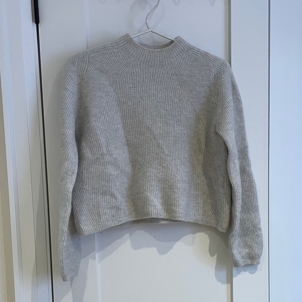 Banana Republic Cozy Ribbed Crewneck Sweater - Light Gray